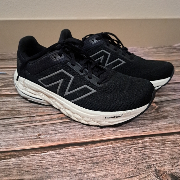 New Balance Womens 860 Black and White Athletic Shoes Size 8 - Picture 1 of 9